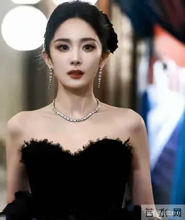 杨幂凭香港火灾后的特殊举动圈粉无数，口碑暴增连刘恺威都没料到