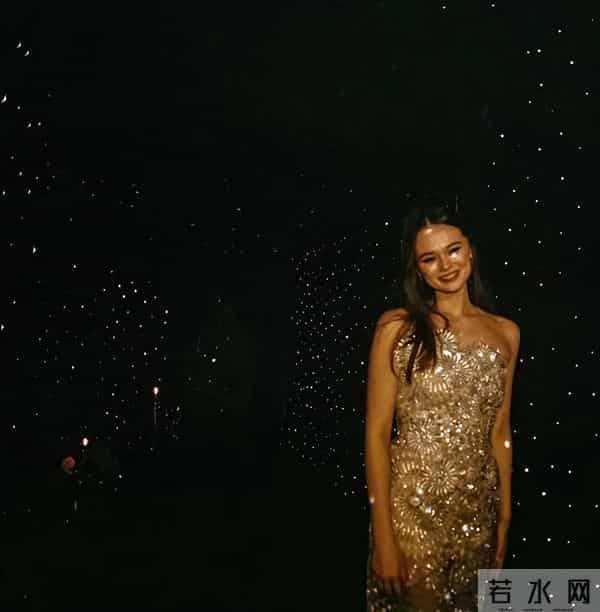 邓文迪大女儿瘦了后更漂亮了，24岁生日蛋糕造型奇特，换了新男友