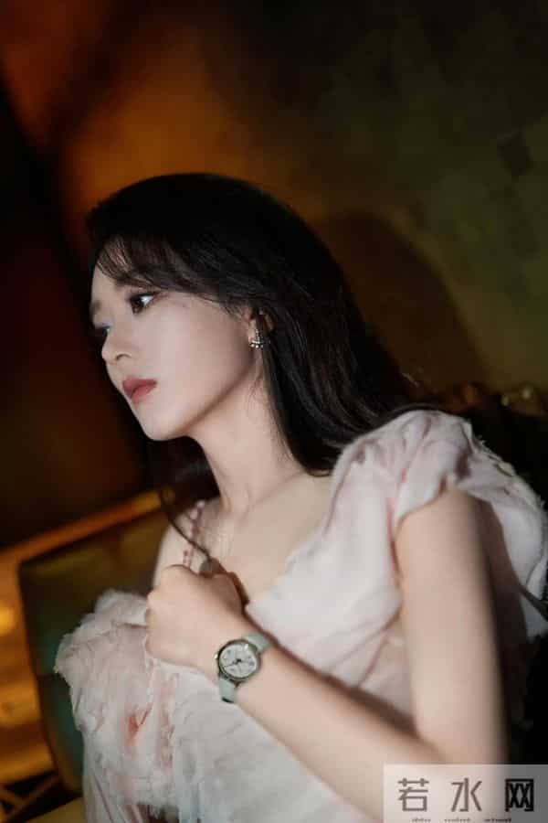 赵丽颖性感大长腿