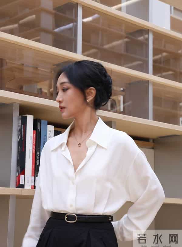 周迅化妆时的照片暴露了她的真实颜值，大眼睛的女星真的容易显老