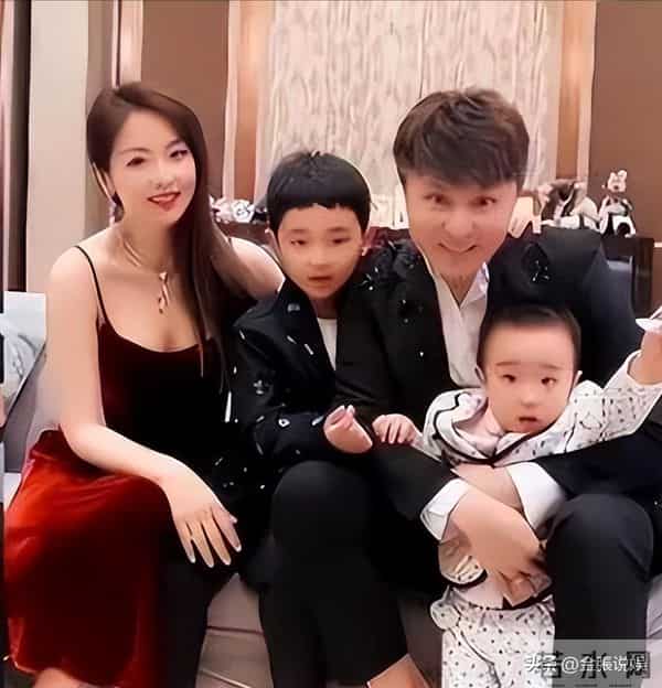 上海主持人朱桢现状：和二婚妻子生俩娃，47岁转型当俱乐部老板