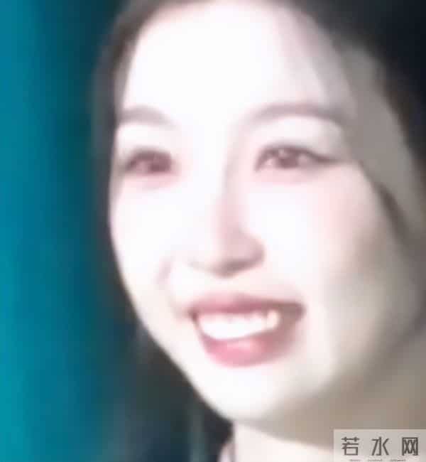 同样是奔三的女星，宋轶深夜素颜白到发光，虞书欣盛装出席被喷丑