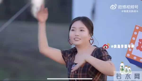 李雪琴暴瘦30斤惊艳全场！瘦身秘诀曝光，网友：比贾玲变化还震撼