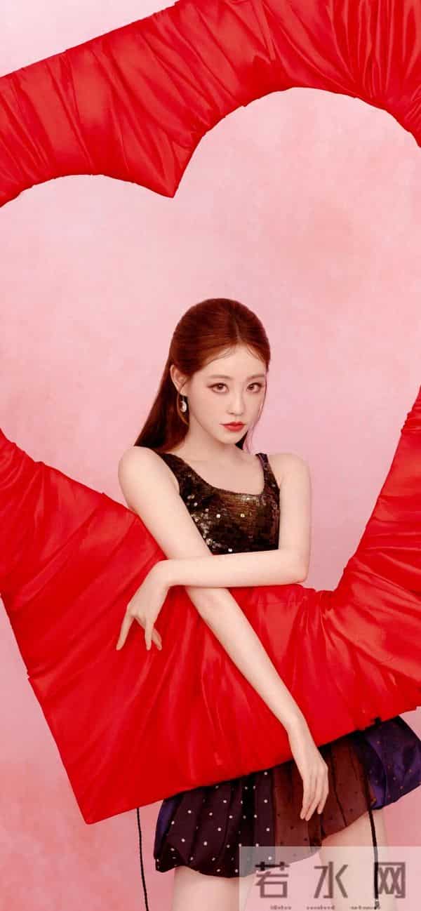 祝绪丹｜鎏金黑裙+爱心装置，独立后造型杀疯了！