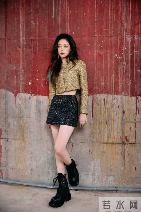 希林娜依高短裙秀美腿+小蛮腰