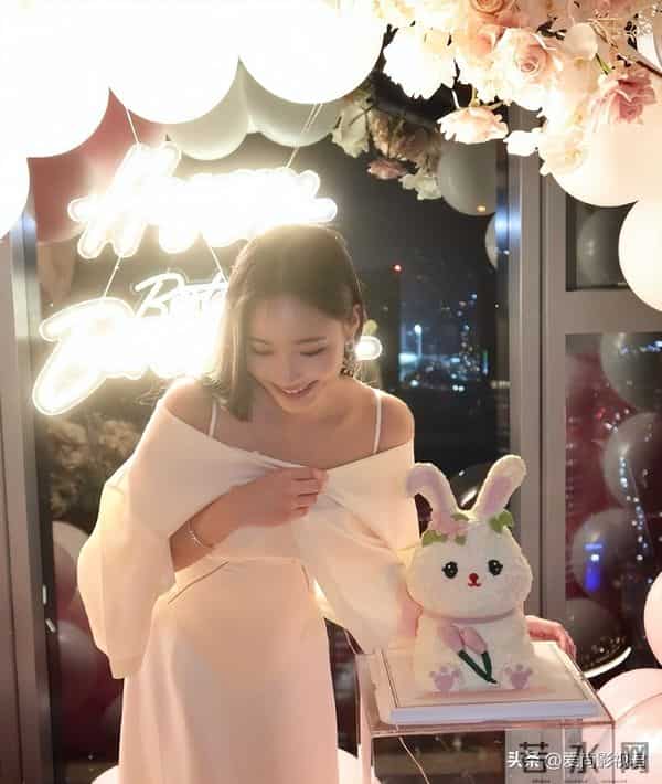 小S女儿晒全家福，夫妻恩爱引争议，真相为何难寻