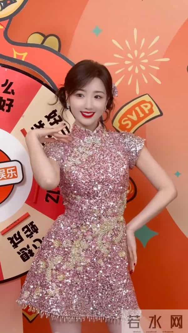 “电梯门”8年后，再次官宣喜讯的毛晓彤，是陈翔高攀不起的存在