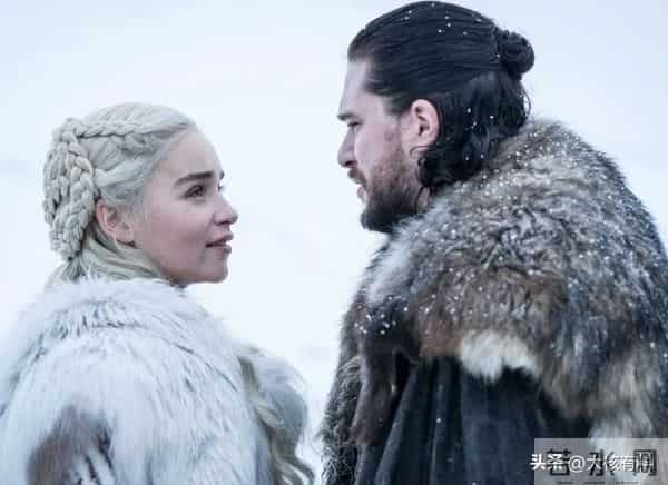 一脱成名的“龙妈”：身材火辣为艺术献身，因裸戏出名却拒绝裸戏