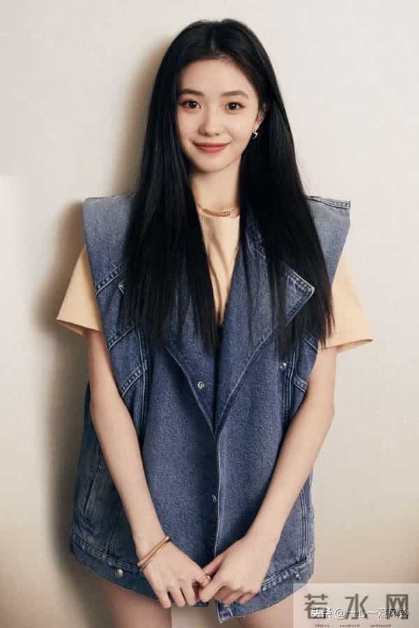 刘浩存街头骑行,甜酷少女感爆棚!