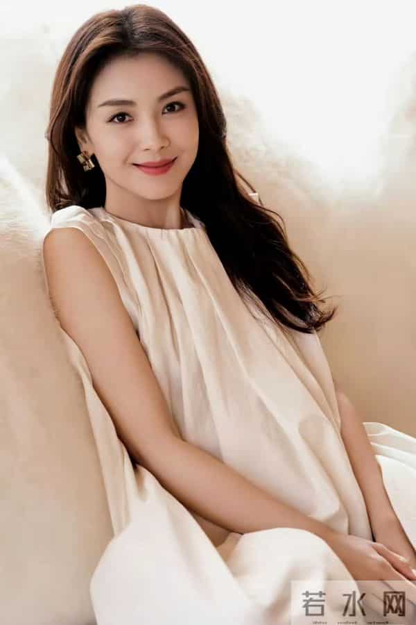 知性又时尚！刘涛造型美出新高度