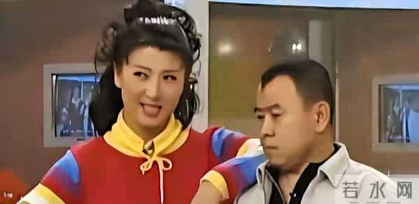 住千万豪宅，却熬夜赚辛苦钱？53岁闫学晶近况，给所有女性提个醒