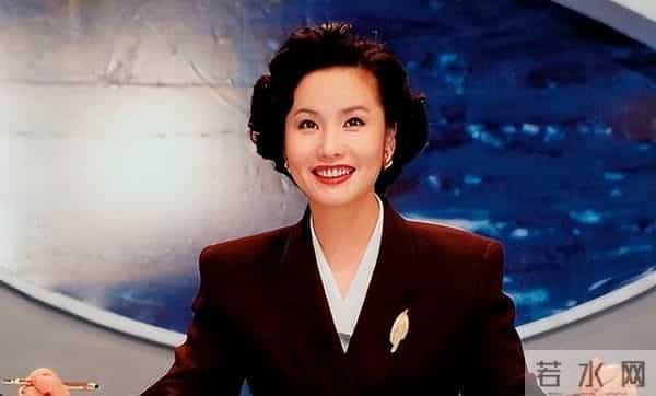 前央视主播徐俐现状：和二婚老公住北京农村，不给儿子带娃好潇洒