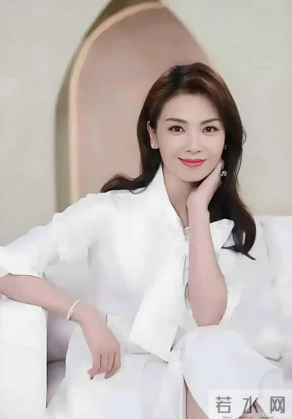 知性又时尚！刘涛造型美出新高度
