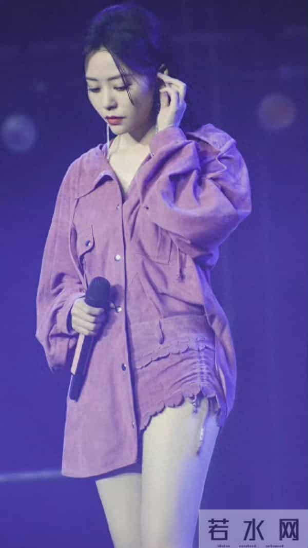 张靓颖绝对好腿