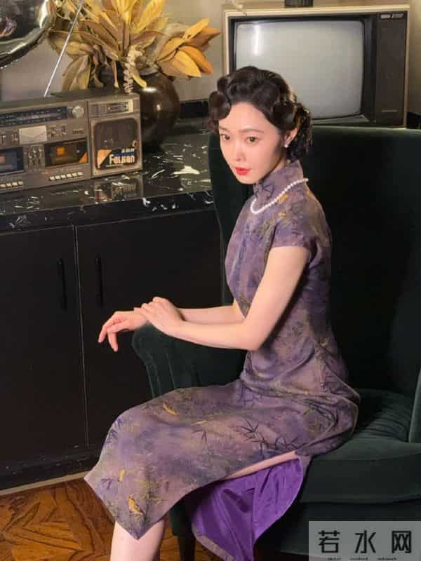 同样是奔三的女星，宋轶深夜素颜白到发光，虞书欣盛装出席被喷丑