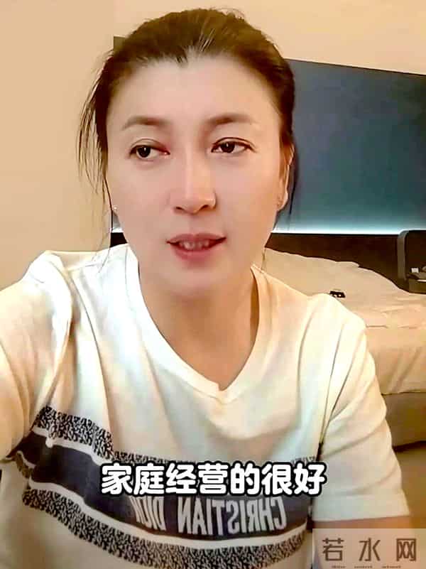 住千万豪宅，却熬夜赚辛苦钱？53岁闫学晶近况，给所有女性提个醒