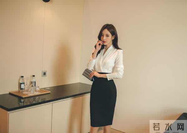 孙允珠『柏木白蜡织纺细腻职场小套裙』