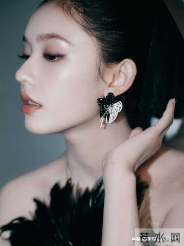 林允[舔屏][舔屏][抱一抱][抱一抱][抱一抱]好会盯啊