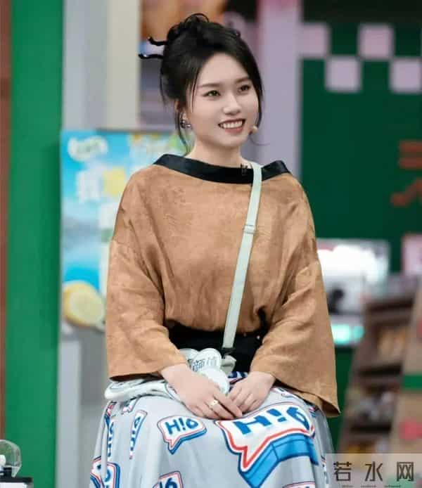 李雪琴暴瘦30斤，瘦身秘籍曝光，曾因胖被拒抱，比贾玲变化还震撼