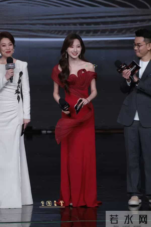 马凡舒微博竞燃之夜一组新图，凡凡美的如此赏心悦目