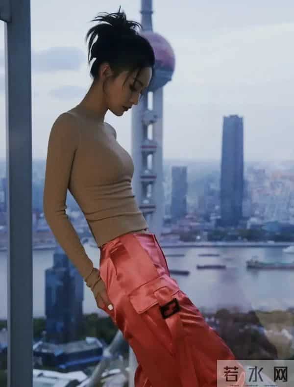 李沁 这腰是真细