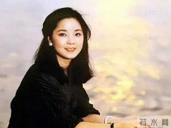 成龙时隔多年回忆邓丽君：她是一个很好的女孩，更显得我一无是处