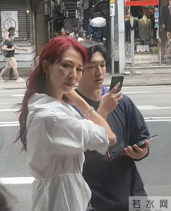 面相变了！52岁蔡少芬为钱四处奔波累到脱相，被王晶嘲讽不上进