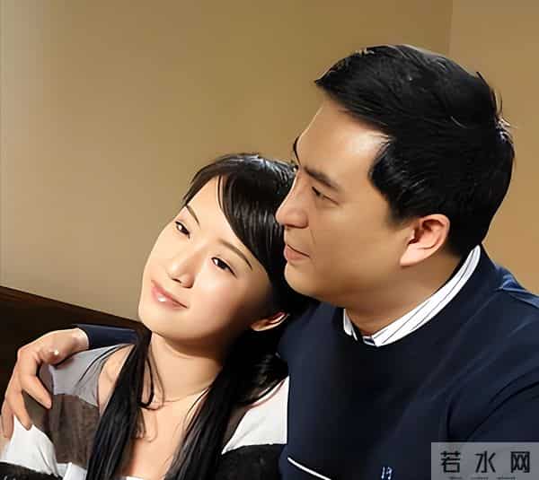 李念带3个孩子去美国，给13岁女儿买打折裙子，三代人同住大别墅