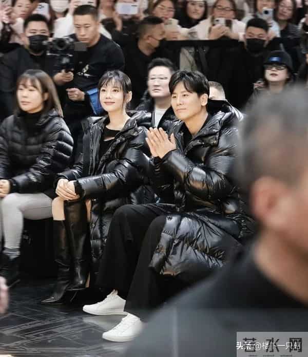 于晓光夫妻合体捞金 46岁秋瓷炫紧身短裙 空气刘海 笑容甜美似少女