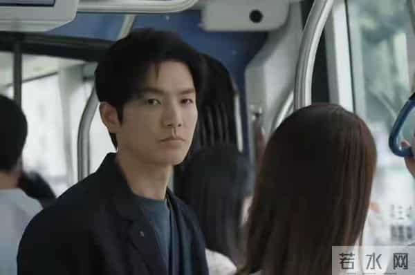 年纪大了就别尬演美男！油光满面脸部肿胀，这是迷倒女人的皮囊？