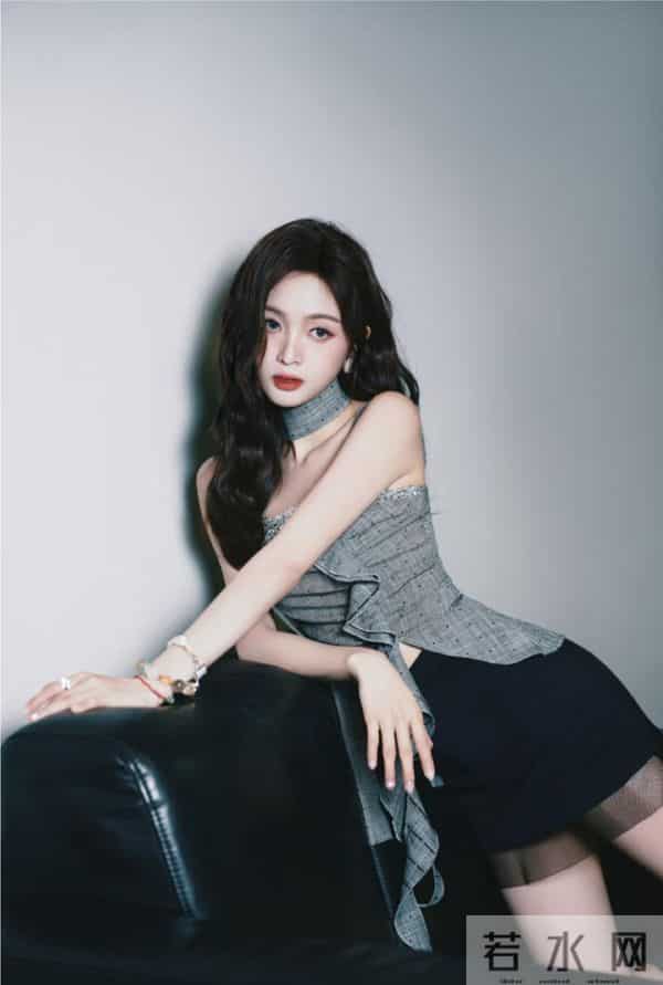 吴宣仪，好身材性感女神