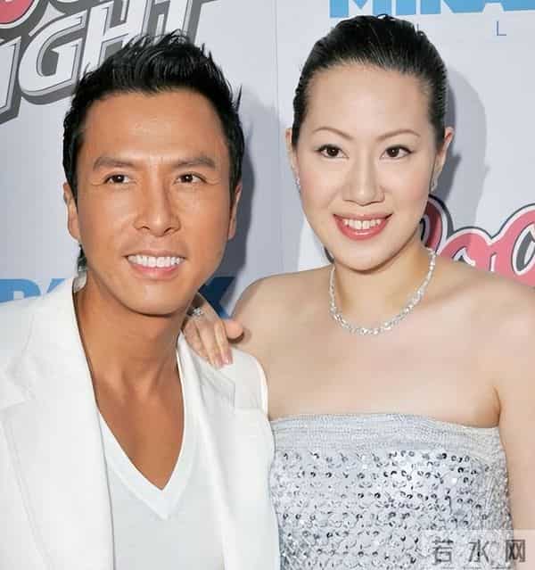 演都不演了！甄子丹三婚老婆谈香港火灾，暗指内地的锅，网友炸锅