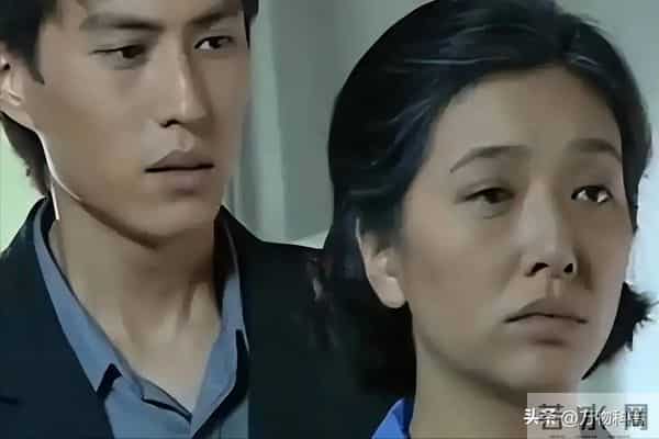 57岁江珊近照曝光，脸垮嘴斜，满头白发，女神成老太，让人太心酸