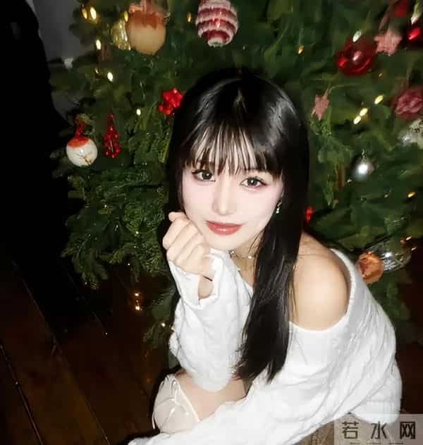 汪峰女儿小苹果早恋，穿沙滩短裤和男友合照，三任后妈章子怡最暖