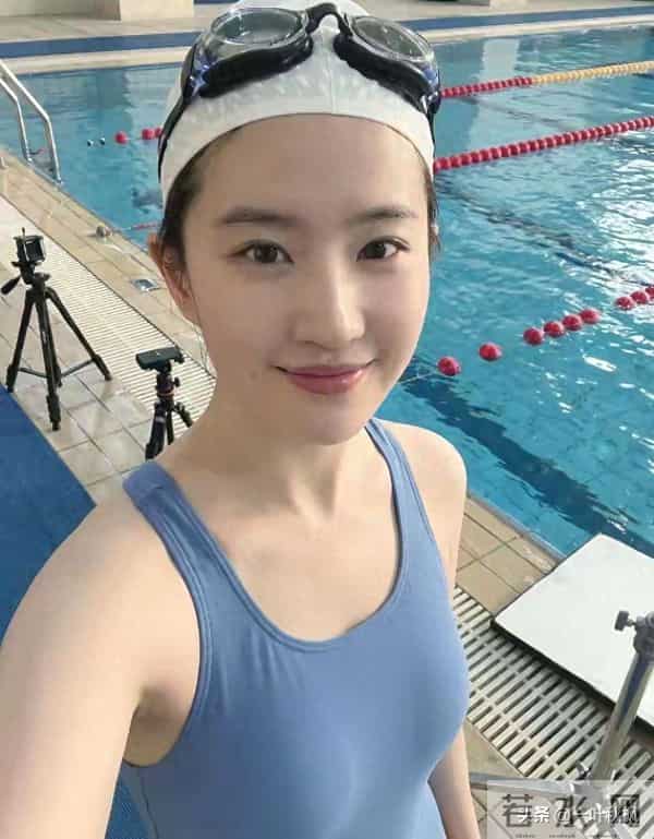 有人看过刘亦菲这套泳装吗？神仙姐姐不仅颜值抗打，身材也这么赞