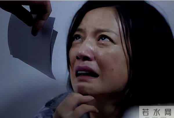 翻身无望！49岁赵薇近况再曝，表弟佘智江被捕，事业婚姻全失败