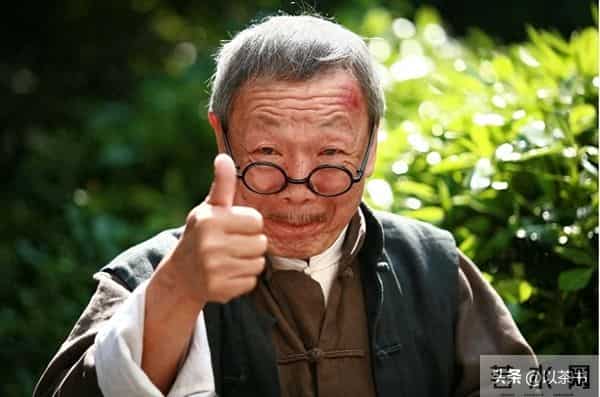 原来他已去世11年，早年恋情精彩52岁才结婚，遗孀比他小23岁