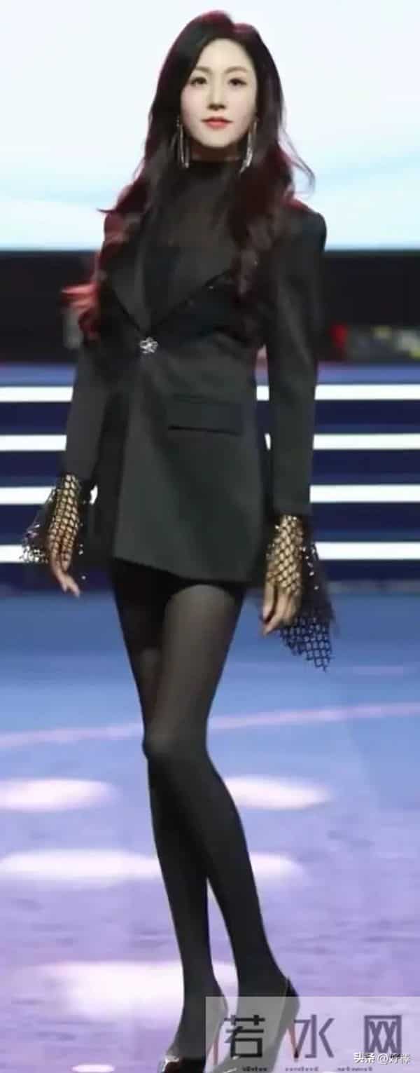 超模导师—徐敏，这颜值身材确实超出想象人间尤物，长相太神奇了