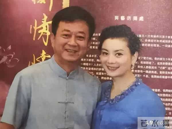 “性骚扰”事件6年后，如今朱军“活”成了普通人，妻子默默支持