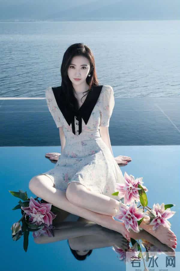 景甜的身材线条堪称上帝精心雕琢的杰作