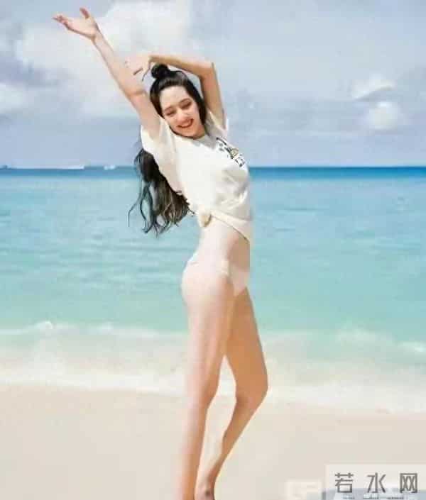 郭碧婷海边大秀好身材