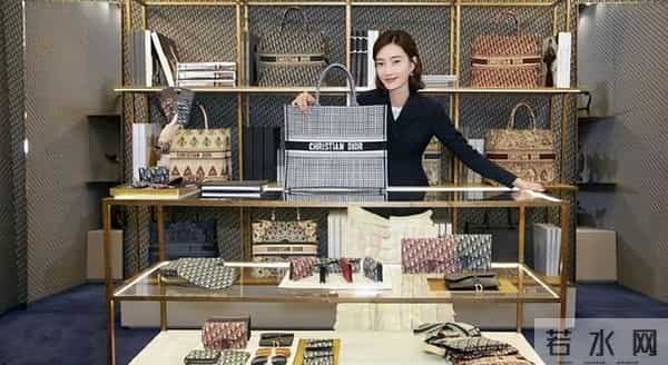 自食苦果，王丽坤前夫诈骗14亿，千万豪车奢侈品被拍卖