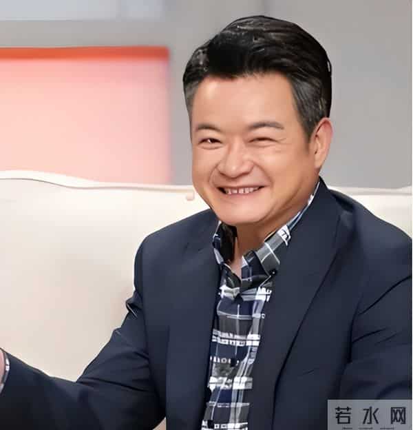 曾是央视名嘴，31岁赴美国，如今50岁现状如何了