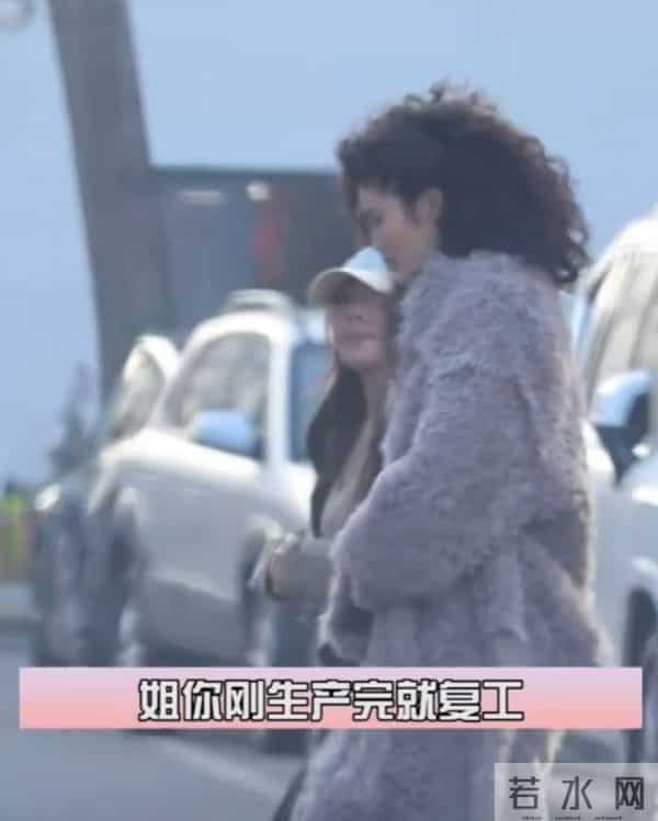 何穗产后复工，烫爆炸头五官变柔和，和陈伟霆交替带娃搭配默契