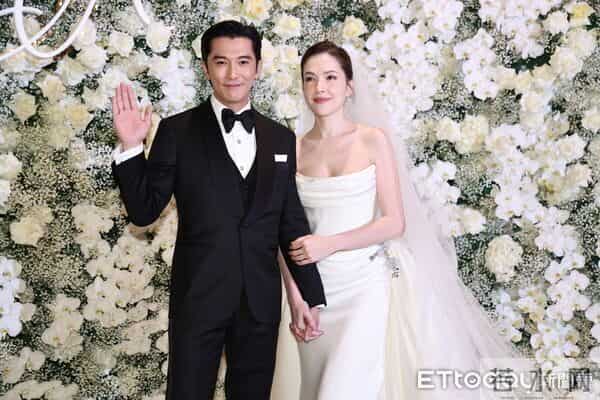 独／美到像拍电影！ 邱泽、许玮宁「闭眼深吻」内部照曝光　宾客：好感动