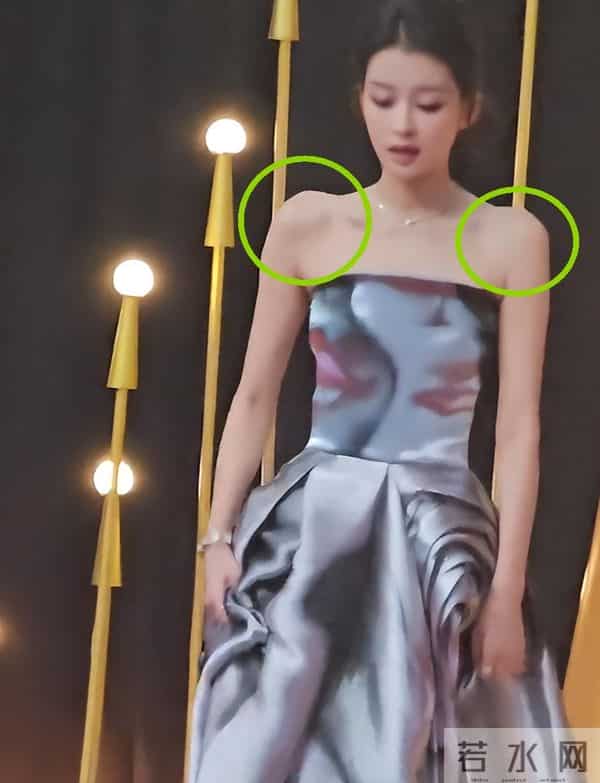 厦门红毯“见光死”，宋轶副乳尴尬，高圆圆皮松肉垮，王丽坤脸胖