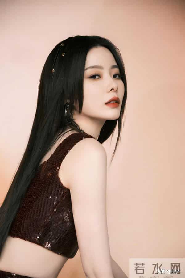 陈卓璇红裙美出圈！复古妩媚太上头，这气质绝了