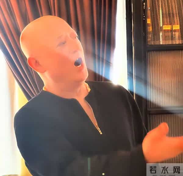 上影演员二代大聚会！75岁灯灯领衔唱夕阳红，他打扮很“非主流”