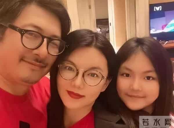 李湘坦言：你与女友约会我管不着，但我女儿的高贵场合你必须在