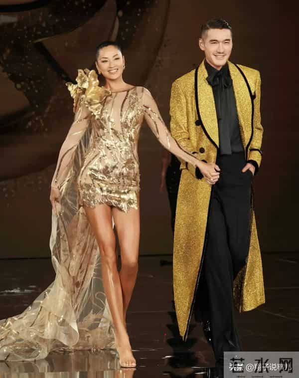 胡兵瞿颖同台炸场！鎏金碎光裙配硬汉气场，美到挪不开眼